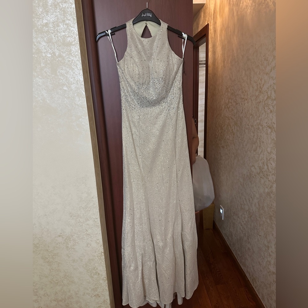 Elegant Cream Mermaid Halter Evening Gown